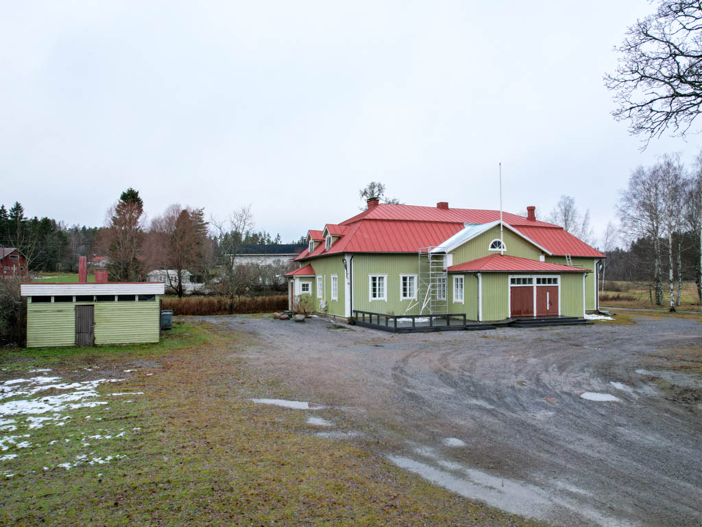 Sommardals fasad och gård